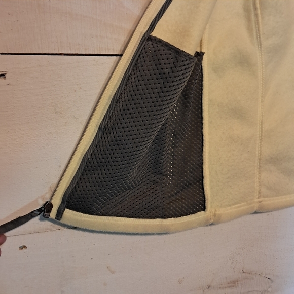 Old Navy Vest Womens Medium Yellow Zip Up Lightweight Fleece Outdoor Casual Vest - Picture 5 of 8